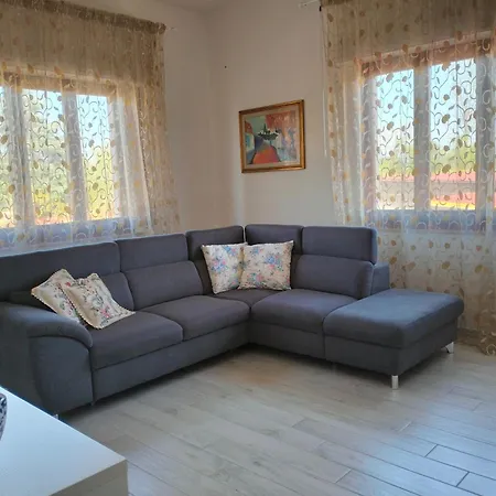 Iolanda Apartment